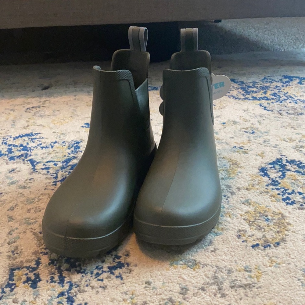 NWT Totes Army green rain boots